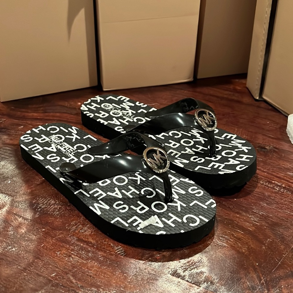 Michael Kors Flipflop Endine sandals sandels shoes GS flip flop Girls Youth 2